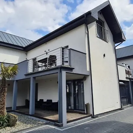 Eden Domki, I Apartman *